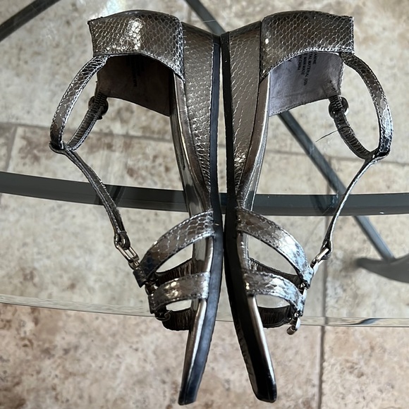 ENZO ANGIOLINI Women’s Metallic gray Snakeskin Sandals size 5.5 - Picture 17 of 17